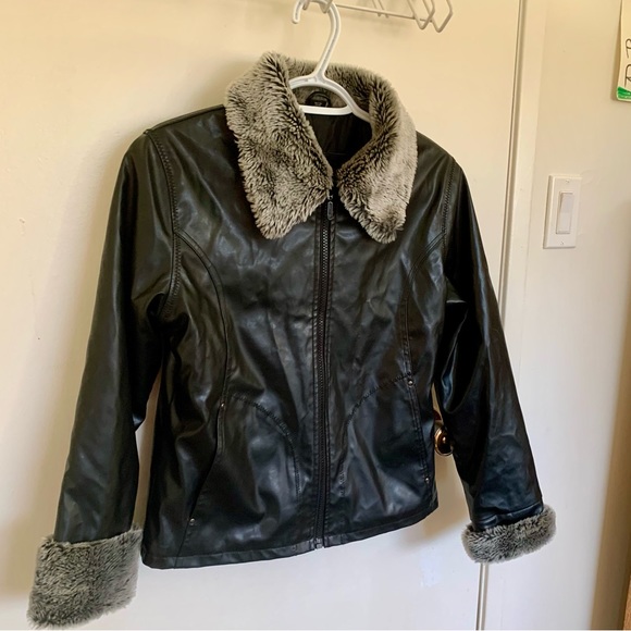 Vegan leather black jacket with faux fur trim - Picture 3 of 3